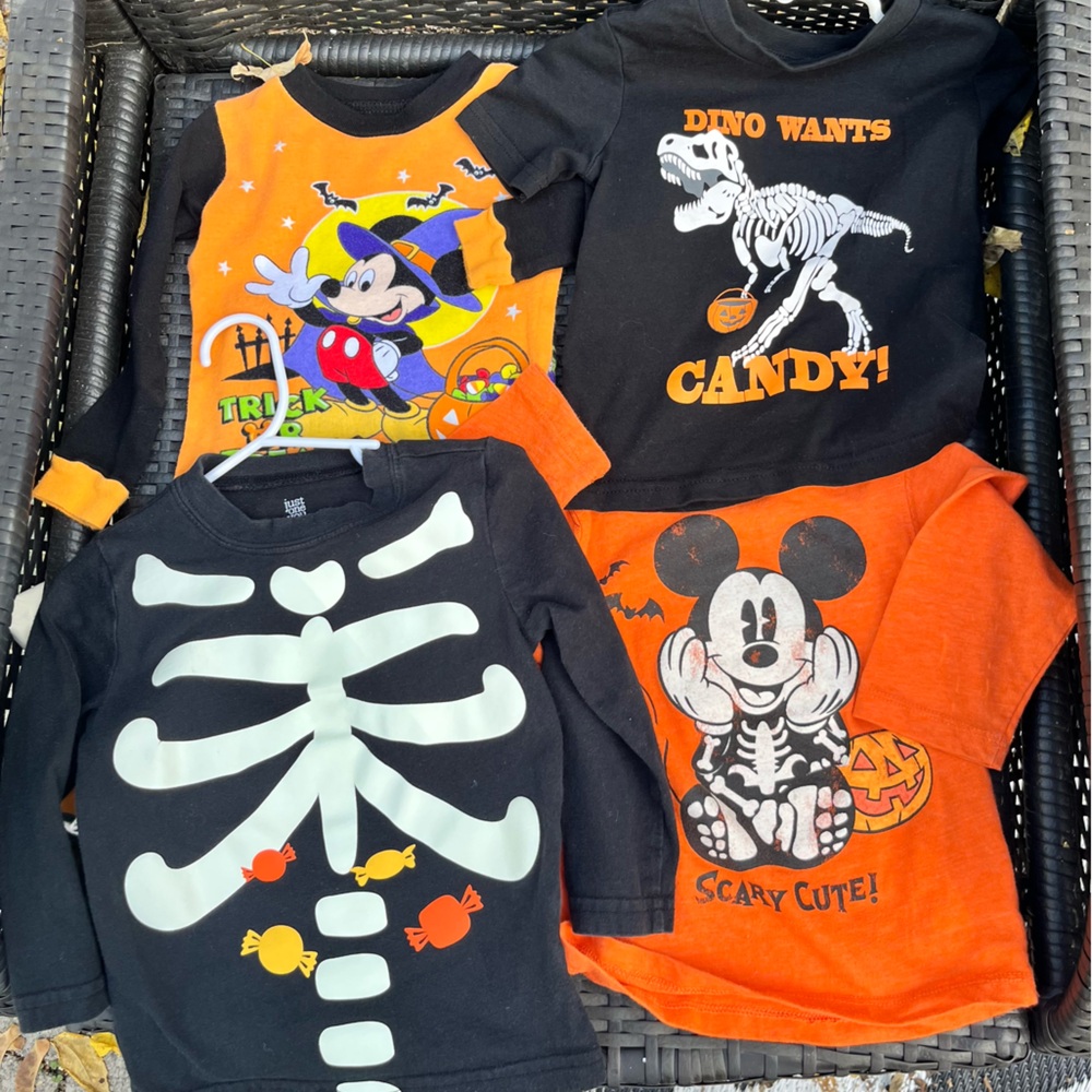 Disney Pajamas, Tees Clothing Bundle 2T dinosaur Halloween Mickey Mouse 5 Pieces